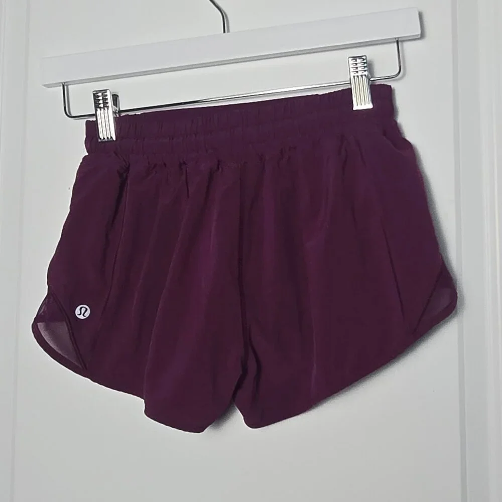 Lululemon Hotty Hot Short II *2.5" - 4 Garnet - Picture 4 of 6